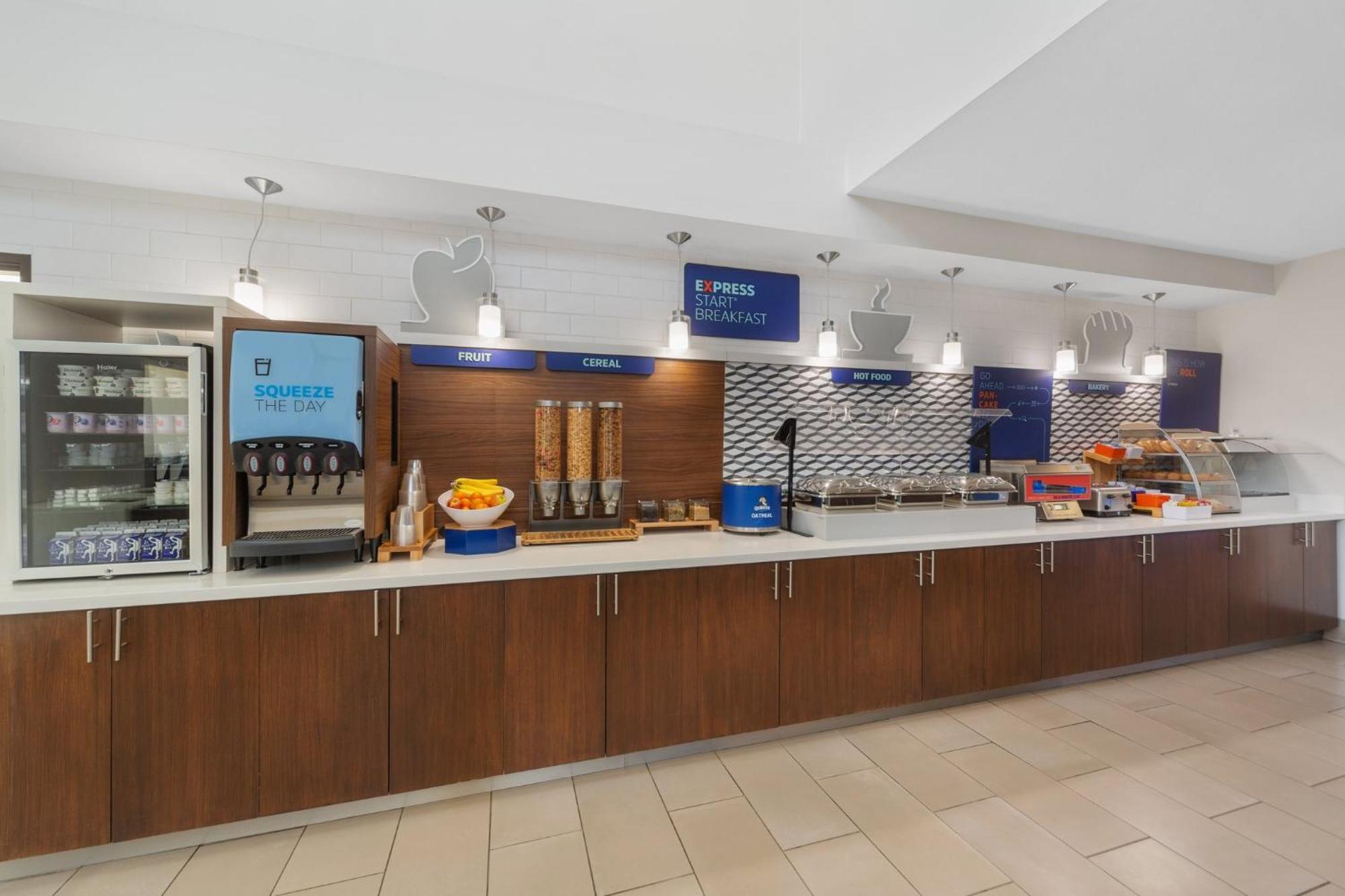 Holiday Inn Express Tomball By Ihg Экстерьер фото